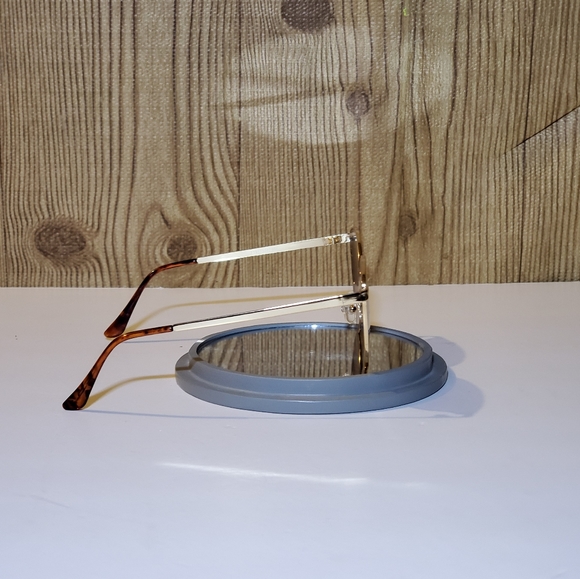 Women's Sunglasses - Picture 2 of 8